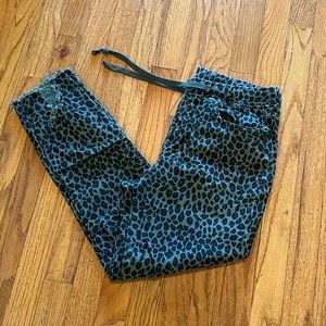 Royalty for me distressed joggers (Medium)